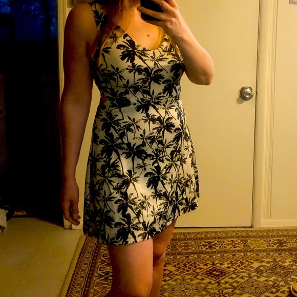 💜3 for 15 -Cute Palm Tree Dress with Cut-outs 🌴 - Picture 2 of 6